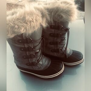 SOREL waterproof youth size 4 boots .